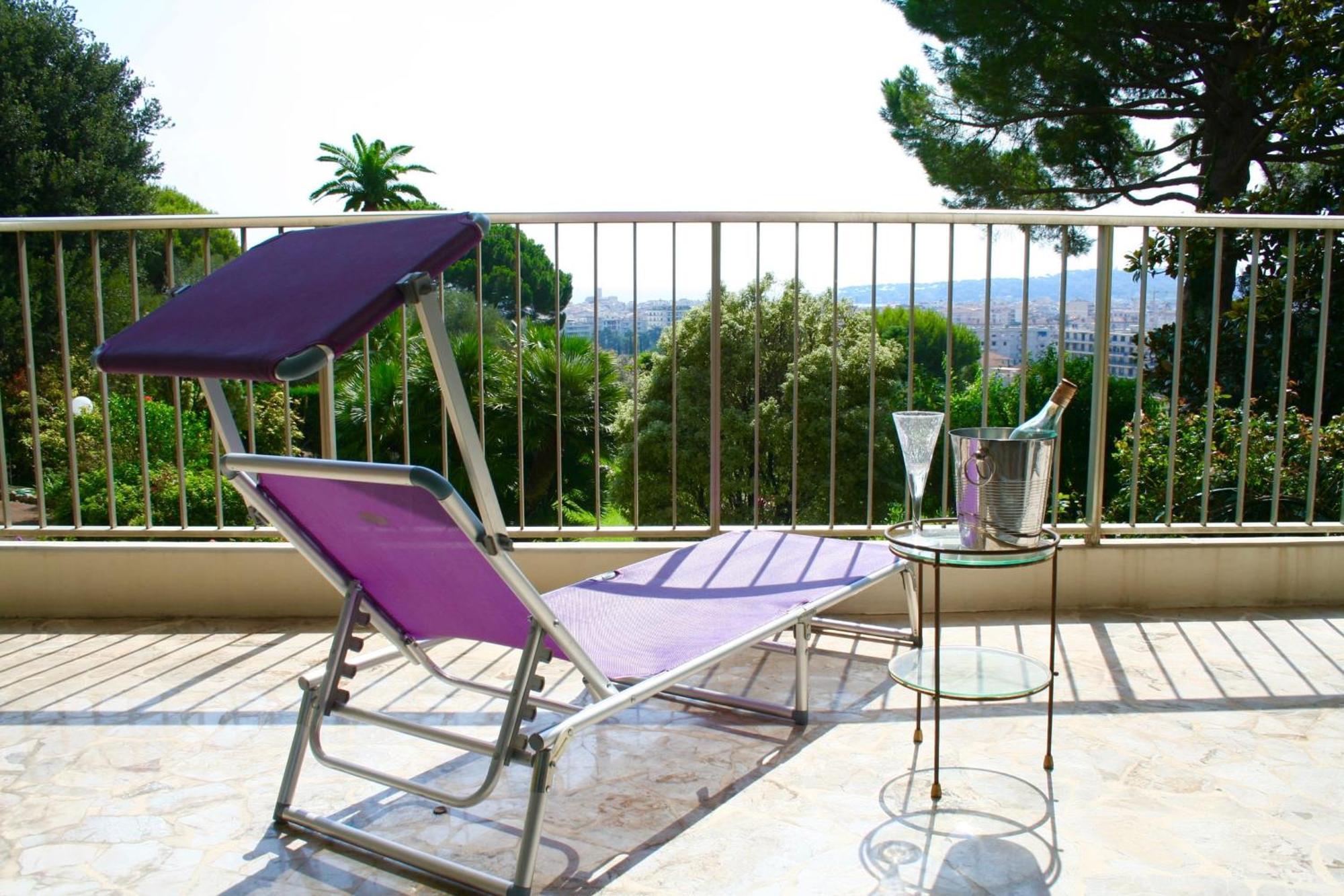 Sea View & Gardens In Appartement