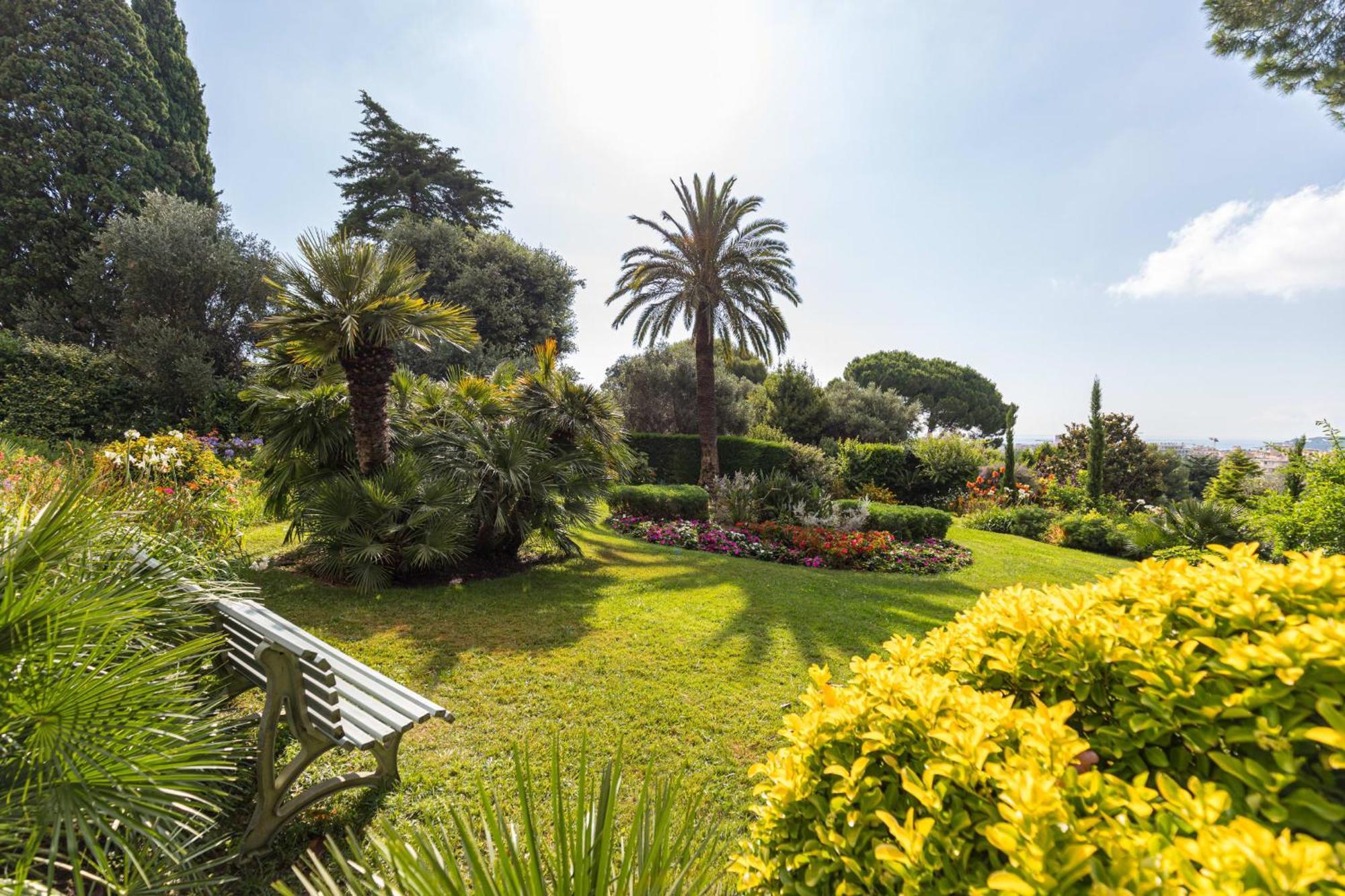 Sea View & Gardens In Appartement