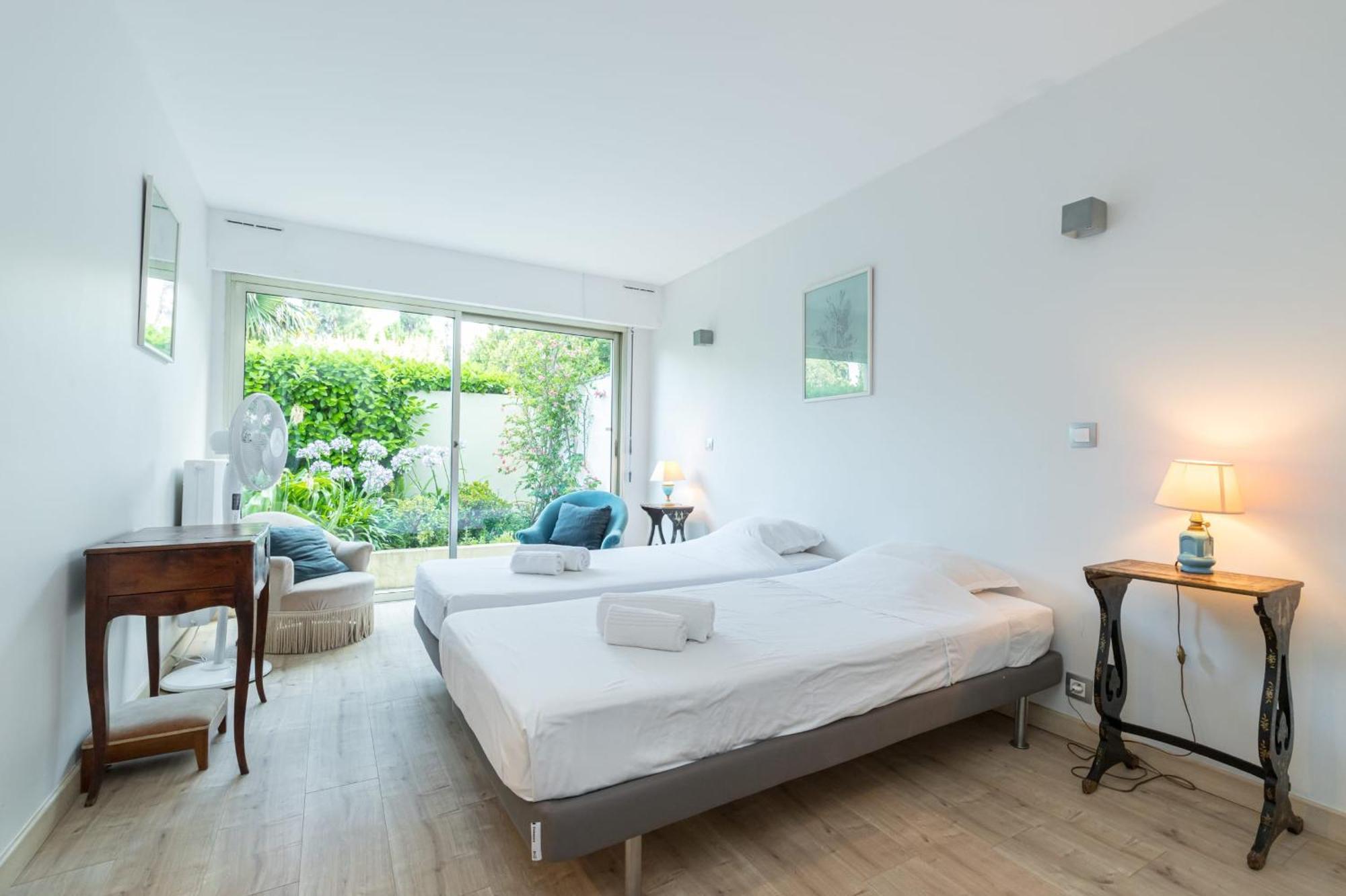 Sea View & Gardens In Appartement