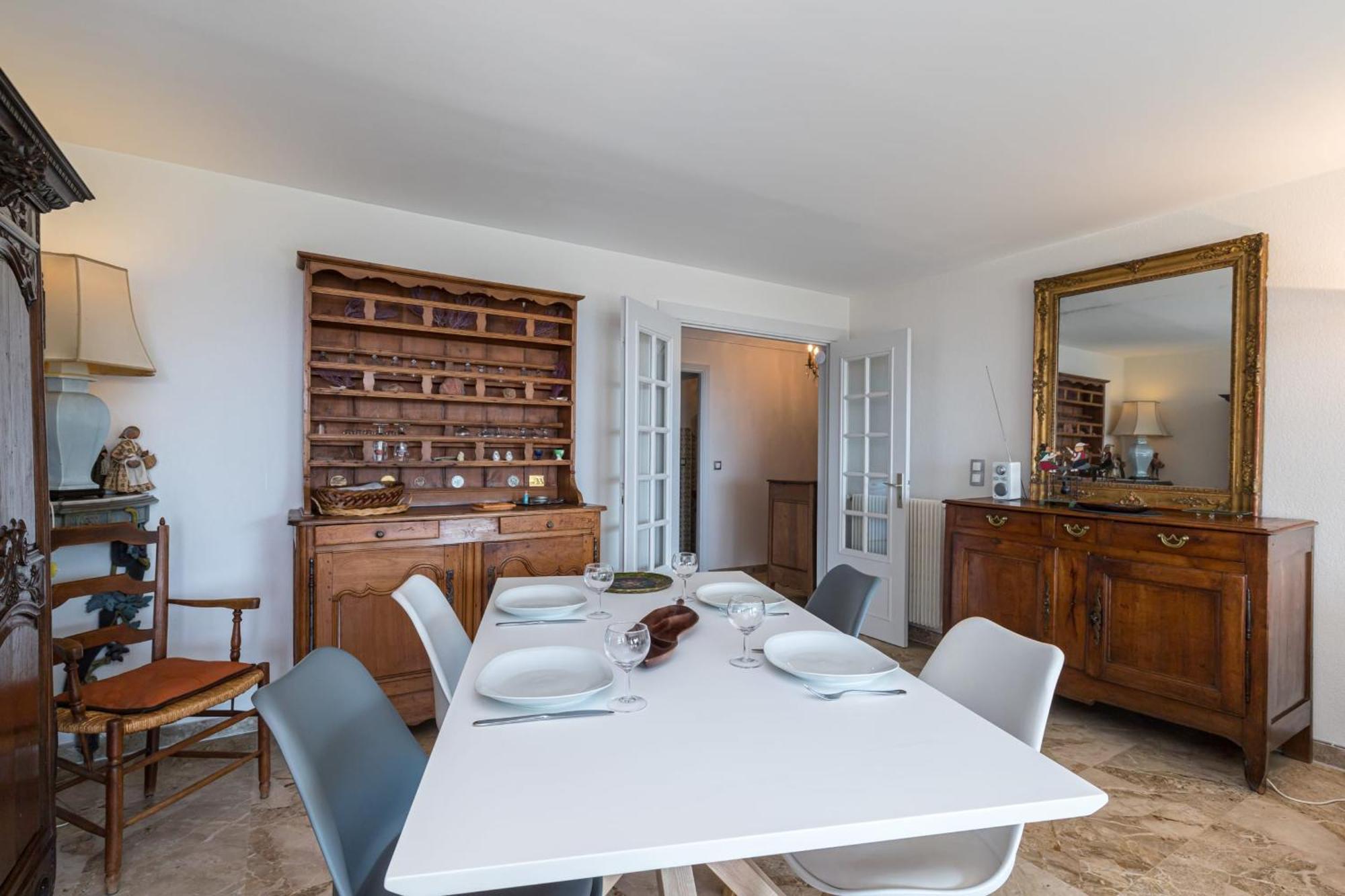 Sea View & Gardens In Appartement Antibes