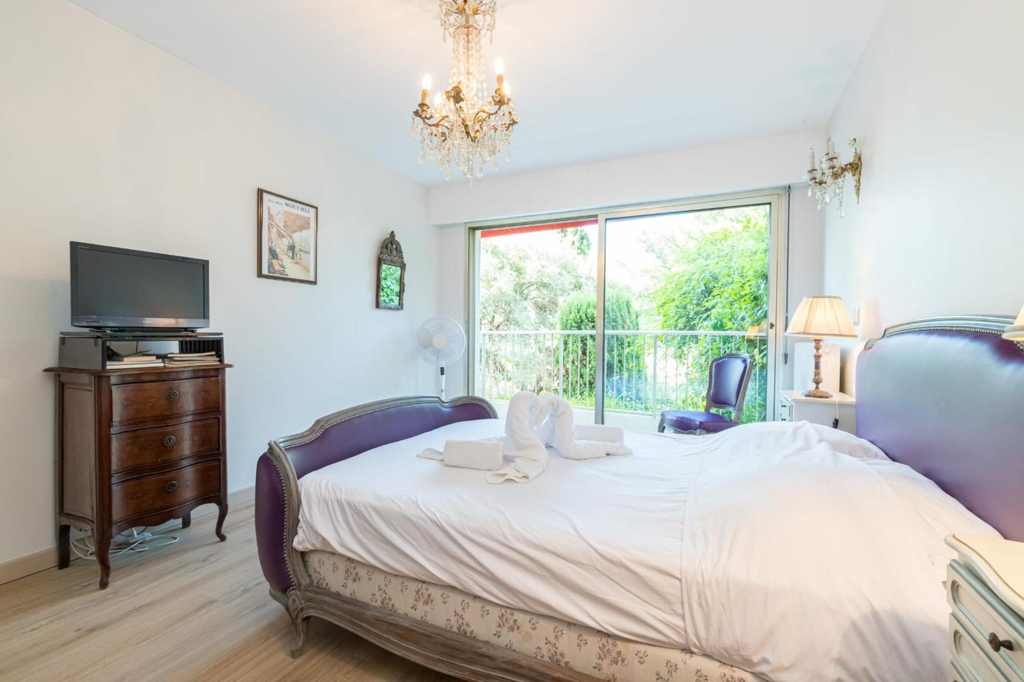 Sea View & Gardens In Appartement Antibes
