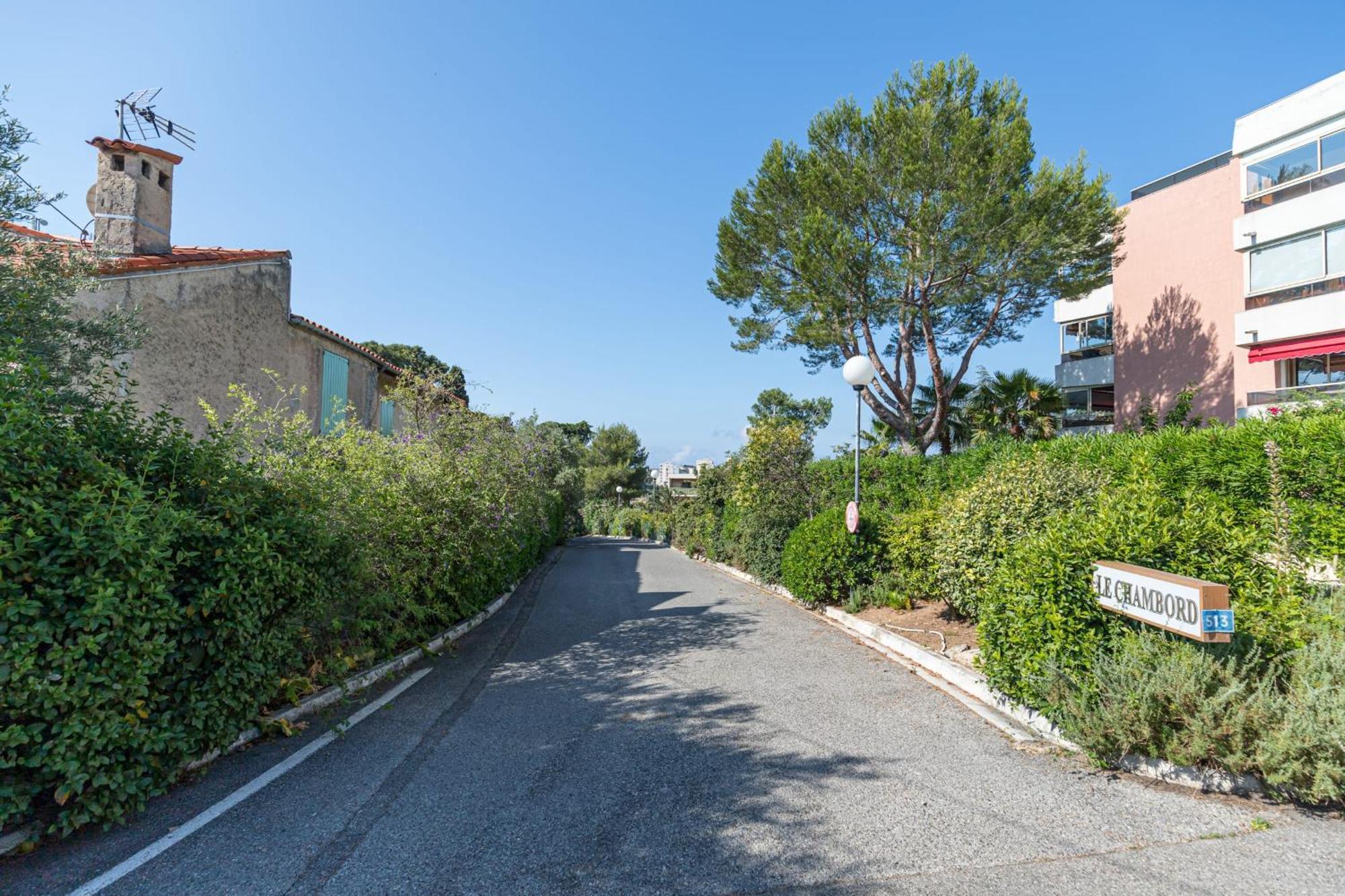 Sea View & Gardens In Appartement Antibes
